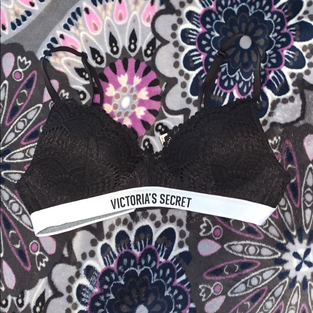 Black Victoria’s Secret bra